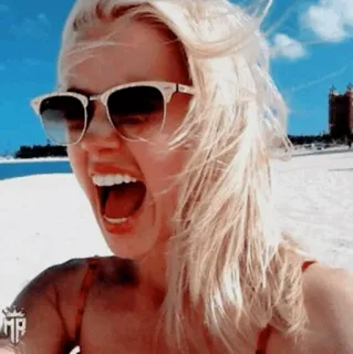 💋 женщина, пляж, солнцезащитные очки, блондинка, лето, отпуск, селфи telegram sticker