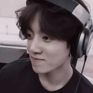 💀 Jungkook kpop, cantante, auriculares, música, celebridad, bts telegram sticker