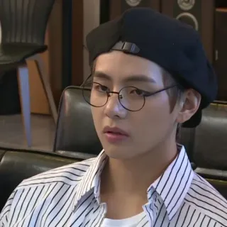 🦚 V BTS, K-pop, V, Kim Taehyung, singer, glasses, beret telegram sticker