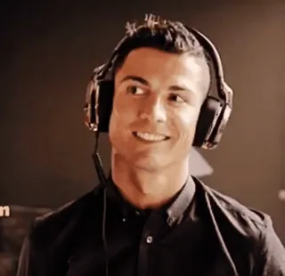 😁 Cristiano Ronaldo криштиану роналду, спортсмен, футбол, футбол, наушники, игрок whatsapp sticker
