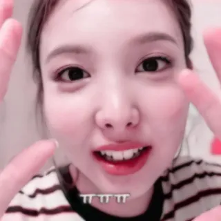 🐰 ㅠㅠㅠㅠ kpop, rosto, fofo, menina, asiática, coreano whatsapp sticker