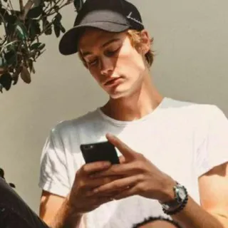 🌙 homem, boné, telefone, retrato, masculino, adolescente, pessoa telegram sticker