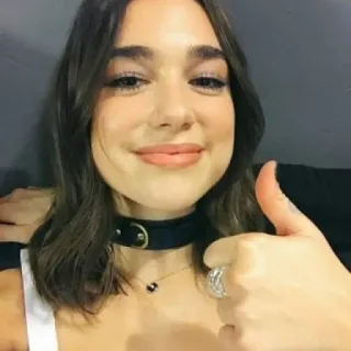 👍 Dua Lipa Дуа Липа, певица, большой палец вверх, женщина, знаменитость, портрет telegram sticker