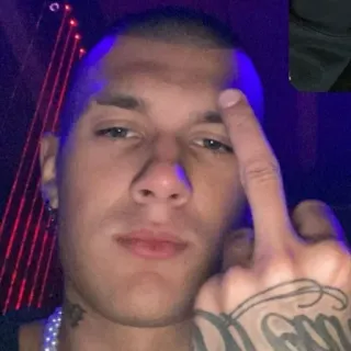 😨 dedo do meio, ofensivo, gesto, tatuagem, homem, desrespeito telegram sticker