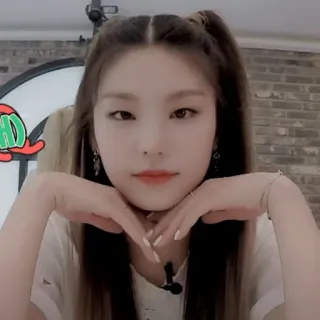 ✨ Yeji Yeji, ITZY, K-pop, cantante, celebrità telegram sticker