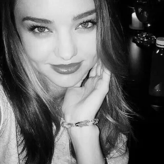 🍷 Miranda Kerr Model, Promi, Schwarzweiß, Porträt, Frau telegram sticker