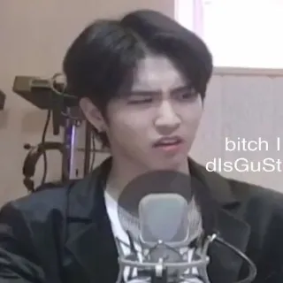 🤨 bitch I am dlsGusted ミーム, 面白い, 表情, 嫌悪感, 不快 whatsapp sticker