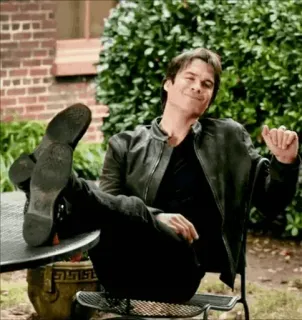 🖤 hombre, actor, sentado, casual, sonriendo whatsapp sticker