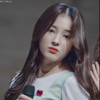 🐣 Nancy kpop, idol, cantante, mujer, asiática, retrato, nancy jewel mcdonie, belleza telegram sticker