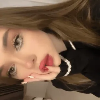 🧺 @wallgif girl, portrait, makeup, blonde, selfie, aesthetic, fashion telegram sticker