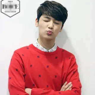 😘 BOICE coreano, asiático, homem, vermelho, suéter, rosto telegram sticker