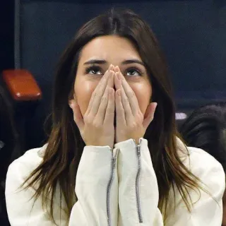 😱 donna, persona, celebrità, coprire il viso, mani, Jenner telegram sticker