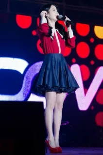 👠 IU chanteur coréen, K-pop, chanteur, artiste, célébrité, scène telegram sticker