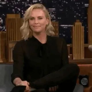 💣 Charlize Theron actriz, celebridad, mujer, retrato, rubia, sonrisa telegram sticker