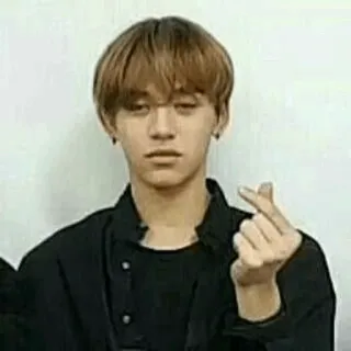 ❤️ kpop, love, gesture, asian, cute, man, finger heart telegram sticker