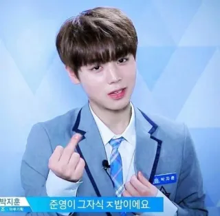 🖕 준영이 그자식 짭밥이에요. средний палец, оскорбительный, жест, корейский, пренебрежительный telegram sticker