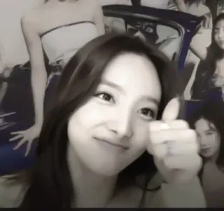 🥛 K-Pop, Koreanischer Pop, Idol, Girlgroup, Fingerherz, Unterhaltung telegram sticker