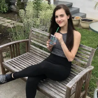 🤓 mulher, banco, sentada, bebida, jardim, ao ar livre telegram sticker