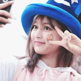 🦄 femme, fille, Kakao Friends, Ryan, signe de paix, autocollant, selfie, personne telegram sticker