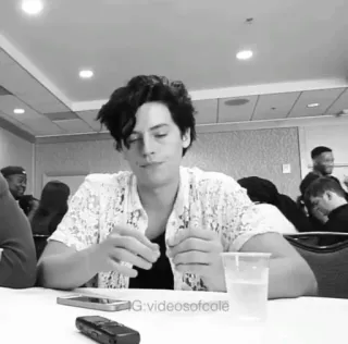 🖤 IG:videosofcole homem, cole sprouse, ator, celebridade telegram sticker