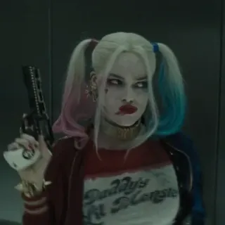 🔥 Harley Quinn Suicide Squad Daddy's Lil Monster Харли Квинн, Отряд самоубийц, DC Comics, Марго Робби, Злодей, Оружие, Пистолет whatsapp sticker