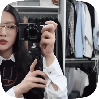 ✈️ 自撮り, 女性, 眼鏡, カメラ, 写真, 鏡, クローゼット, ワードローブ whatsapp sticker