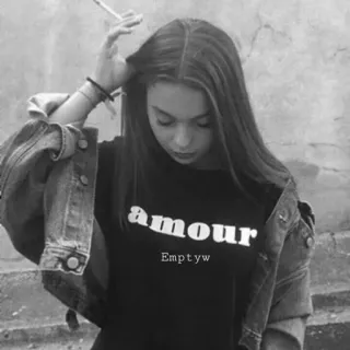 🥀 amour Empttyw девушка, курение, любовь, чёрно-белое, джинсовая куртка, мода telegram sticker