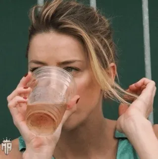 💋 Amber Heard знаменитость, женщина, пьёт, эмбер хёрд telegram sticker