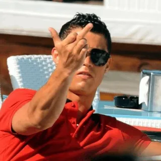 🖤 Cristiano Ronaldo 中指, 足球运动员, 冒犯手势, 太阳镜, 红衬衫, 名人 telegram sticker
