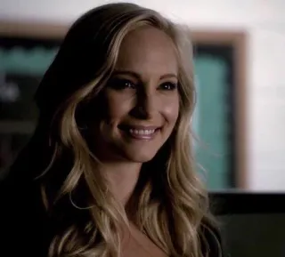 😀 Caroline Forbes The Vampire Diaries sorrindo, mulher, loira, personagem, série TV, Diários do Vampiro telegram sticker