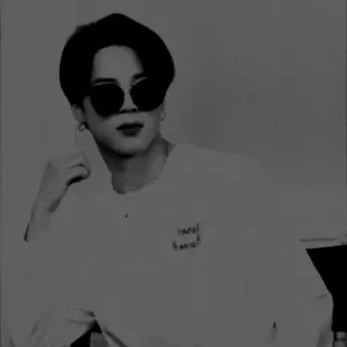 🌑 hand
heart человек, солнцезащитные очки, кэжуал, k-pop telegram sticker