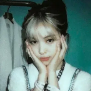 🥰 Person, Frau, Porträt, K-Pop, Idol whatsapp sticker