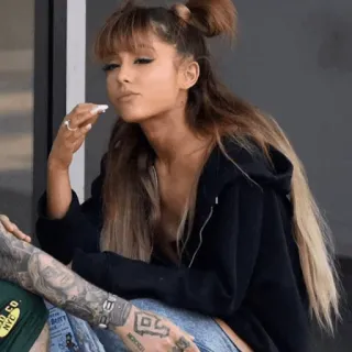 ☁️ Ariana Grande mujer, celebridad, cantante, persona, peinado, tatuajes, moda telegram sticker