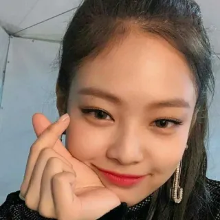 😍 Jennie Jennie Kim, K-pop, Blackpink, chanteuse, cœur avec les doigts, coréenne, asiatique, femme telegram sticker