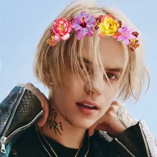 🧝‍♂️ мужчина, человек, венок из цветов, блондинка, тату, украшения telegram sticker
