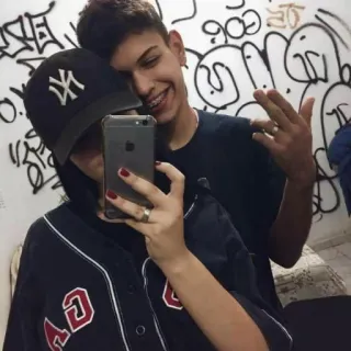 ❤️ casal, jovens adultos, boné de beisebol, selfie, amizade, urbano telegram sticker