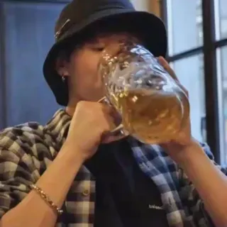 🍺 cerveja, bebendo, chapéu, álcool, pessoa, camisa xadrez whatsapp sticker