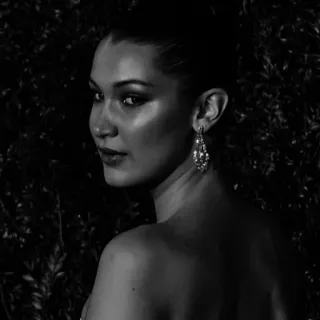 💮 mujer, retrato, pendientes, blanco y negro, modelo, belleza telegram sticker