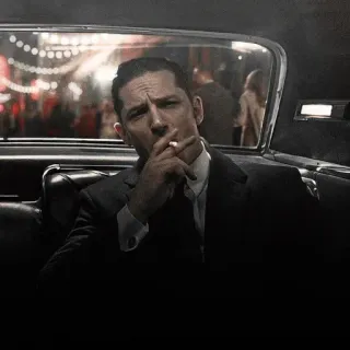 🗿 Fumar, Hombre, Traje, Coche, Noche, Ciudad, Cigarrillo telegram sticker
