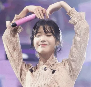 ❤ IU IU, K-pop, Певица, Корейский, Сердце, Музыка whatsapp sticker