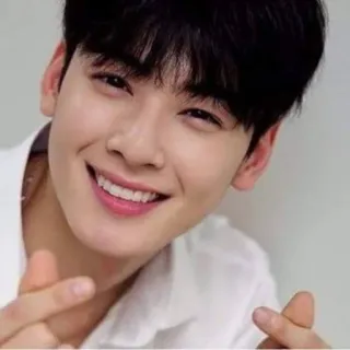 🐝 retrato, hombre, coreano, sonrisa, feliz, selfie, guapo whatsapp sticker