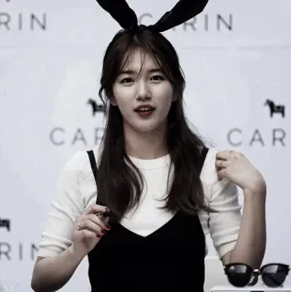 🌫 wanita, telinga kelinci, mode, kacamata hitam, potret telegram sticker