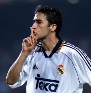 🤫 fútbol, jugador, atleta, deportes, gesto, silencio telegram sticker
