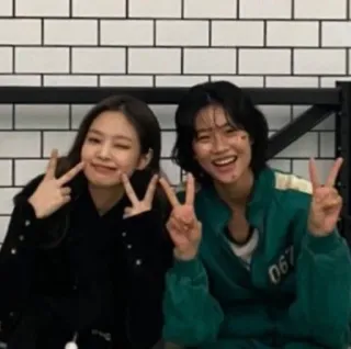 🌟 Squid Game peace sign, peace, squid game, netflix, jennie, jung hoyeon telegram sticker