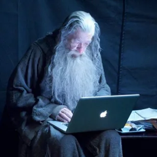 🧑‍💻 Gandalf The Lord of the Rings Gandalf, mago, ordenador, portátil, El Señor de los Anillos, fantasía, película, magia telegram sticker