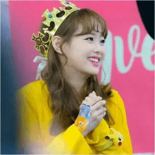 🍃 여자, 왕관, 노란색, 인물, 미소, 행복 telegram sticker