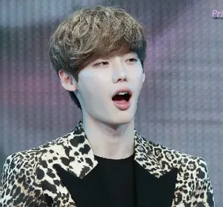 😱 Lee Jong-suk attore, coreano, celebrità, uomo, stampa leopardo telegram sticker