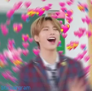 🥰 Stickergram kpop, hart, liefde, schattig, glimlach, persoon, blij telegram sticker