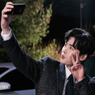 📸 Lee Jong-suk diễn viên, selfie, Hàn Quốc, đàn ông, dấu hiệu hòa bình, đẹp trai telegram sticker