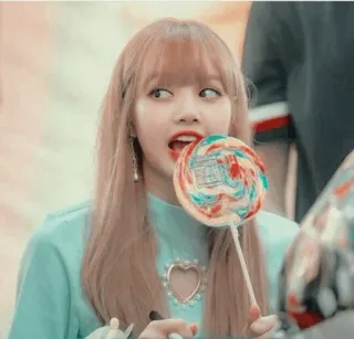 🌼 Lisa kpop, blackpink, lisa, sucette, chanteuse, idole telegram sticker